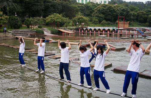水上钢丝